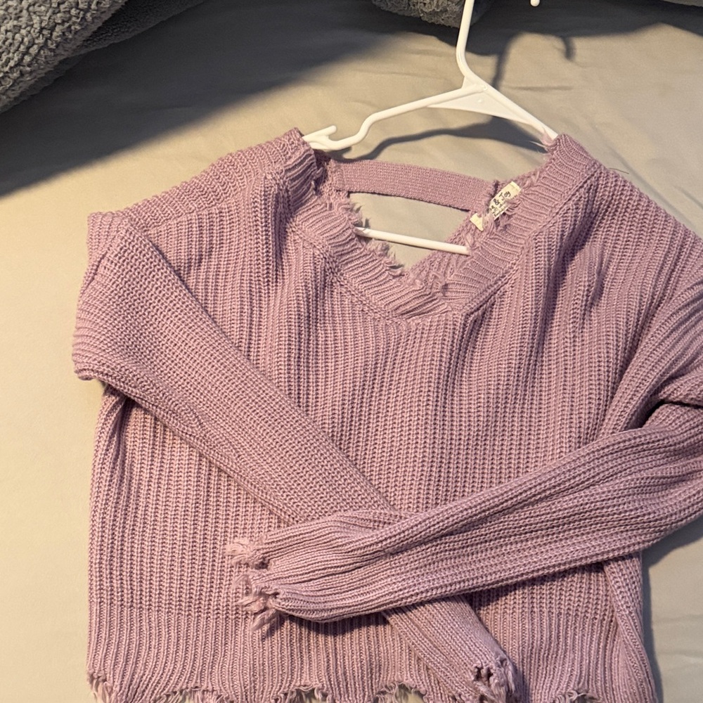 Elegant Lilac V-Neck Sweater